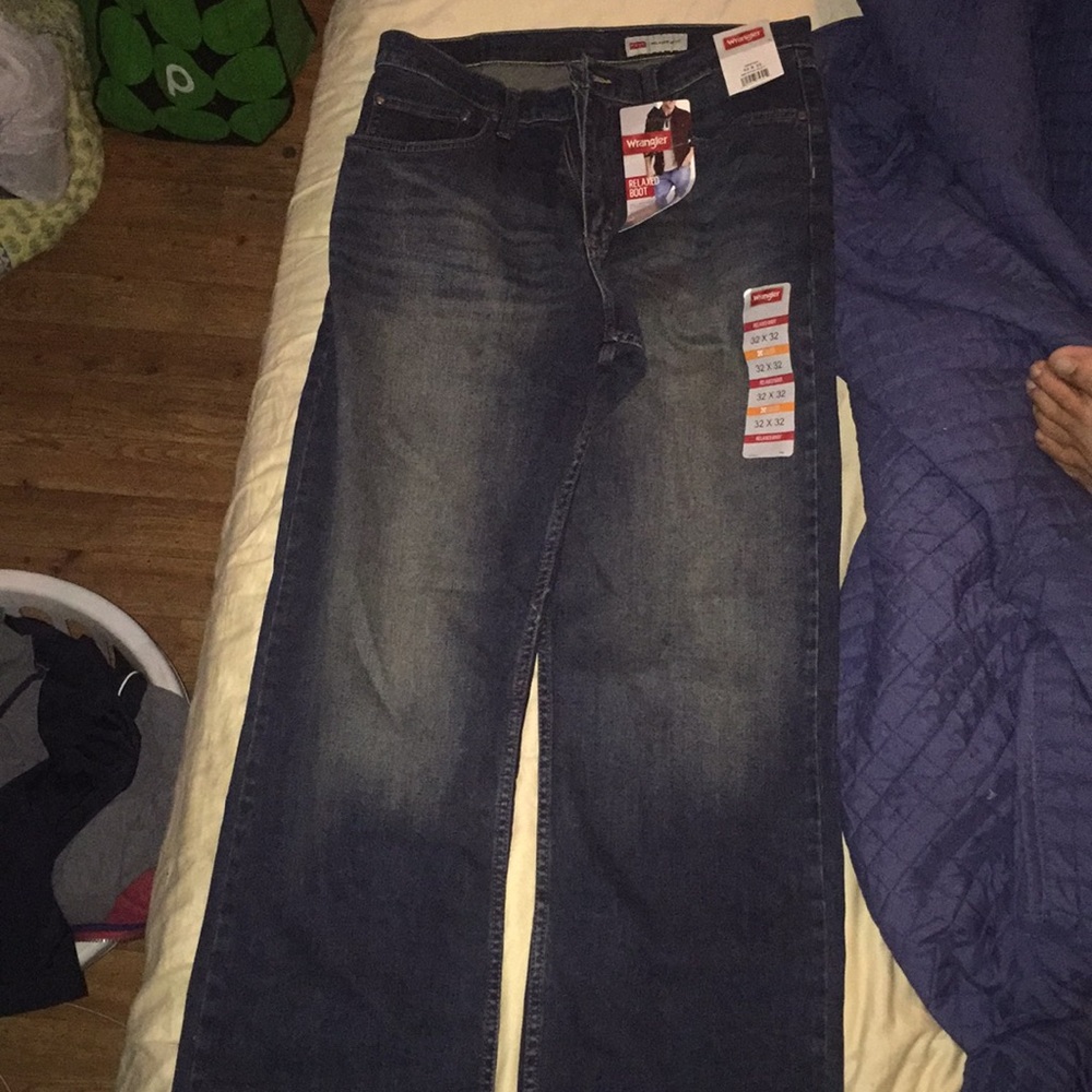 BRAND NEW wrangler jeans!